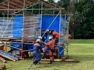 倒壊家屋からの救助訓練３