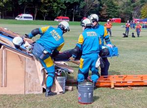 倒壊家屋からの救助訓練６